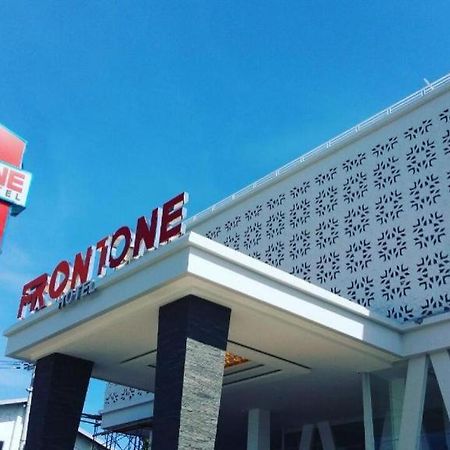 Front One Hotel Pamekasan Madura Ngoại thất bức ảnh