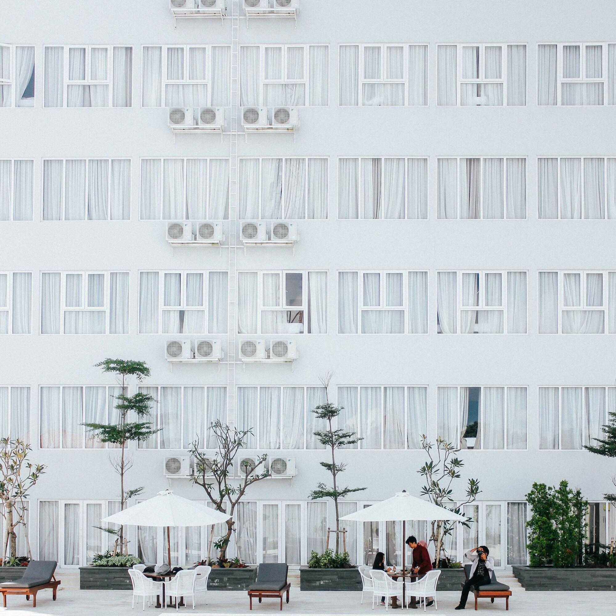 Front One Hotel Pamekasan Madura Ngoại thất bức ảnh
