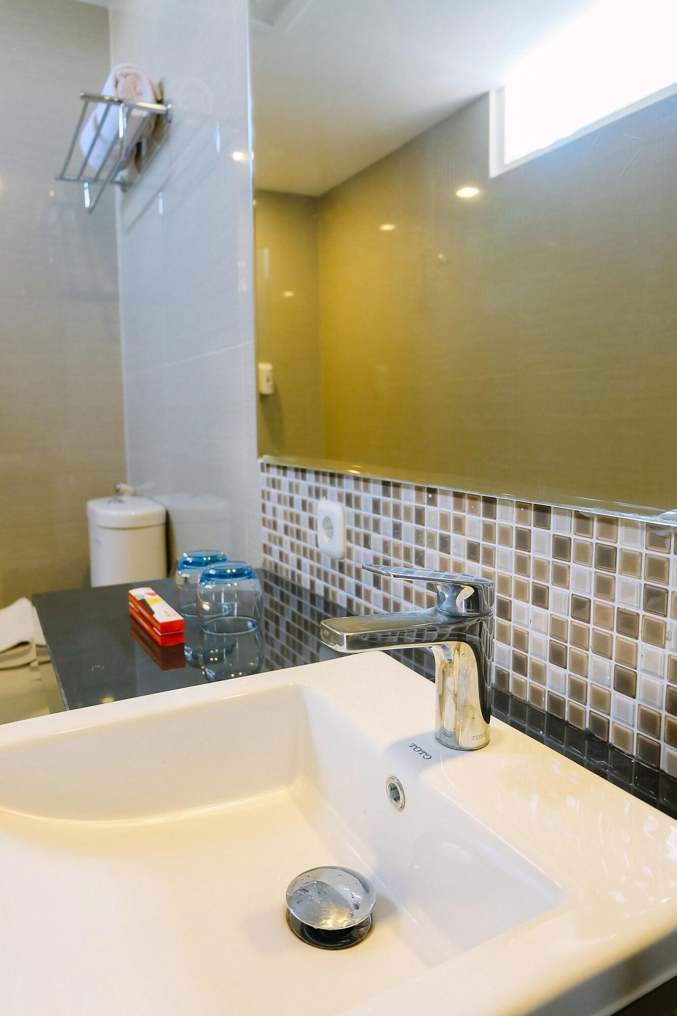 Front One Hotel Pamekasan Madura Ngoại thất bức ảnh