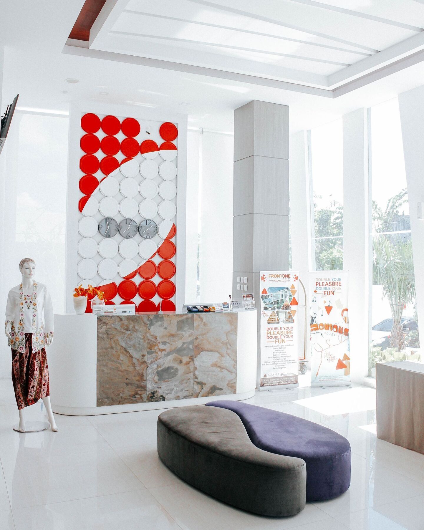 Front One Hotel Pamekasan Madura Ngoại thất bức ảnh
