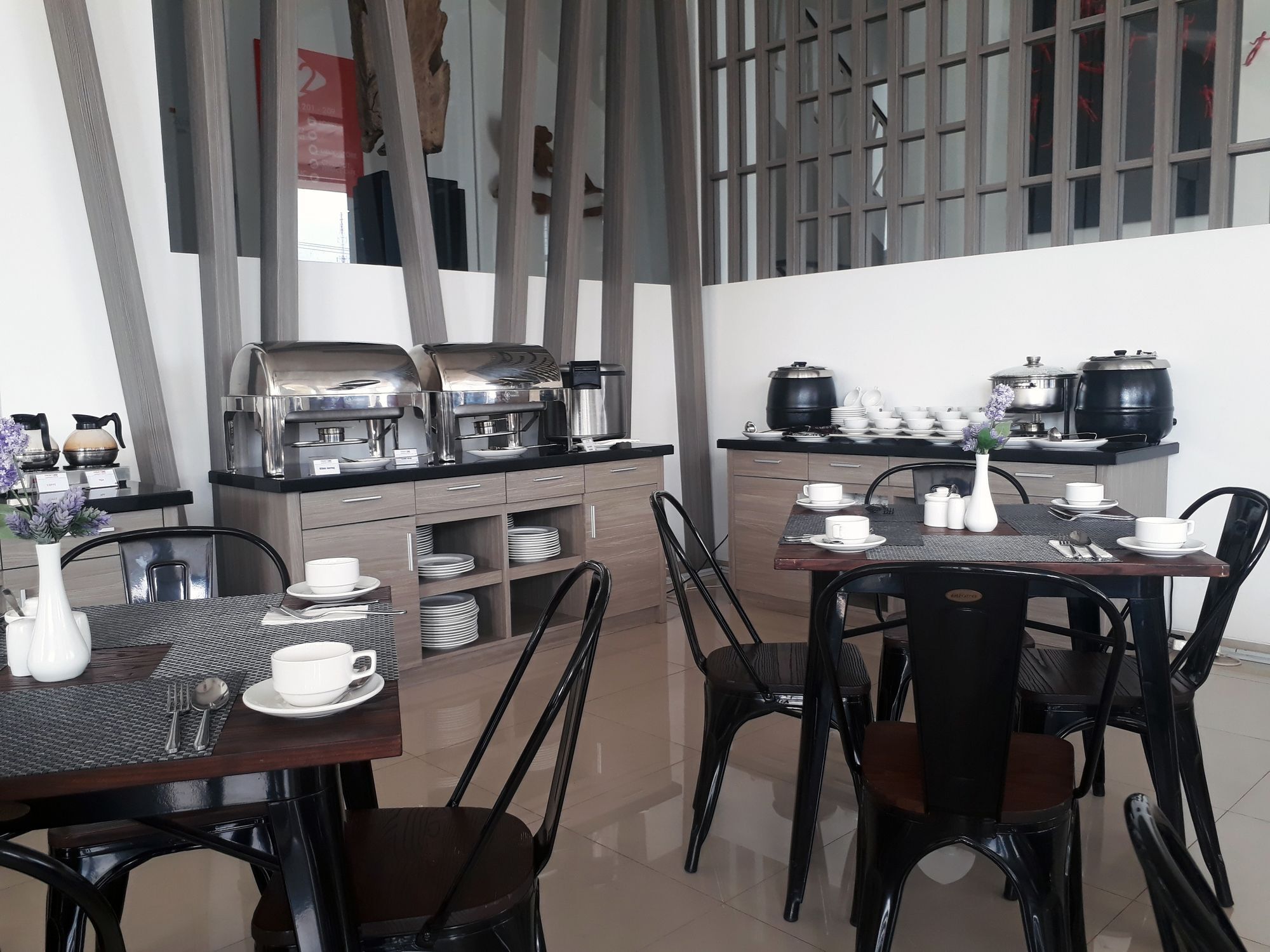 Front One Hotel Pamekasan Madura Ngoại thất bức ảnh