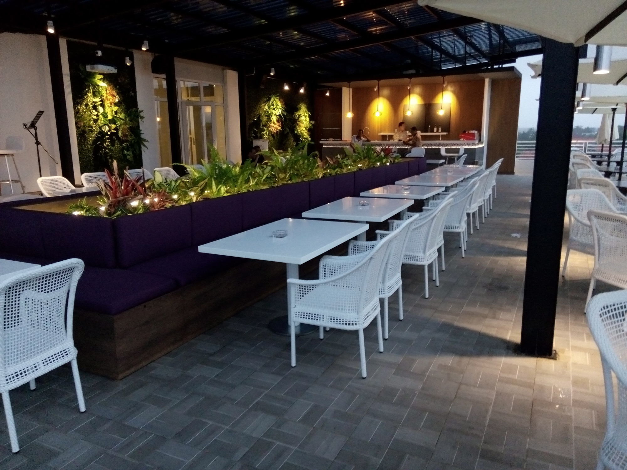Front One Hotel Pamekasan Madura Ngoại thất bức ảnh