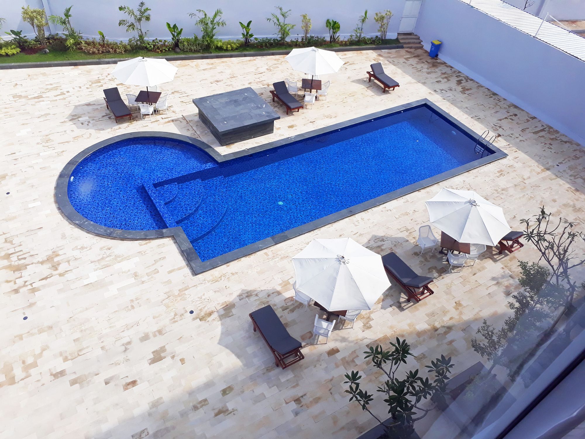 Front One Hotel Pamekasan Madura Ngoại thất bức ảnh