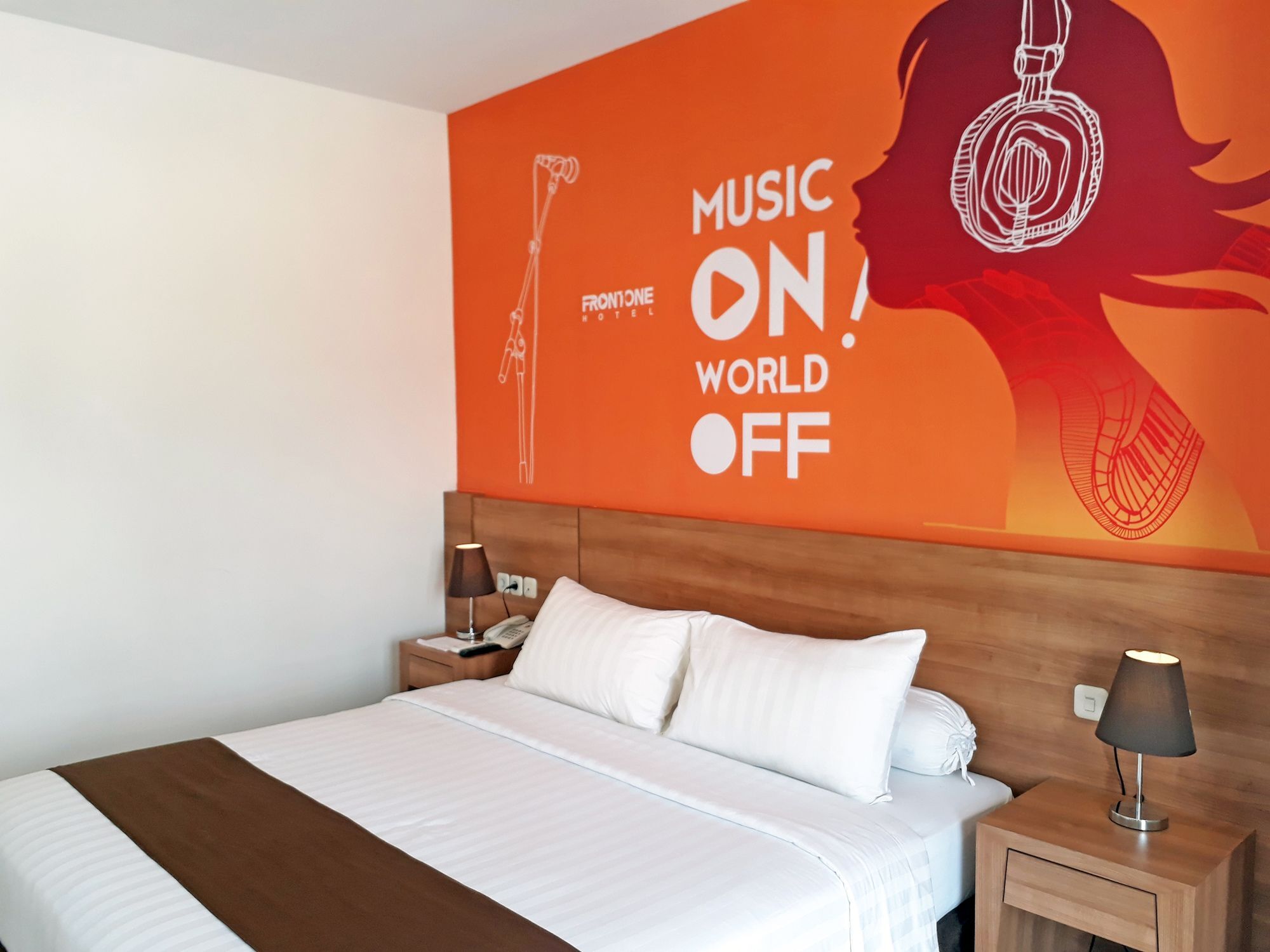 Front One Hotel Pamekasan Madura Ngoại thất bức ảnh