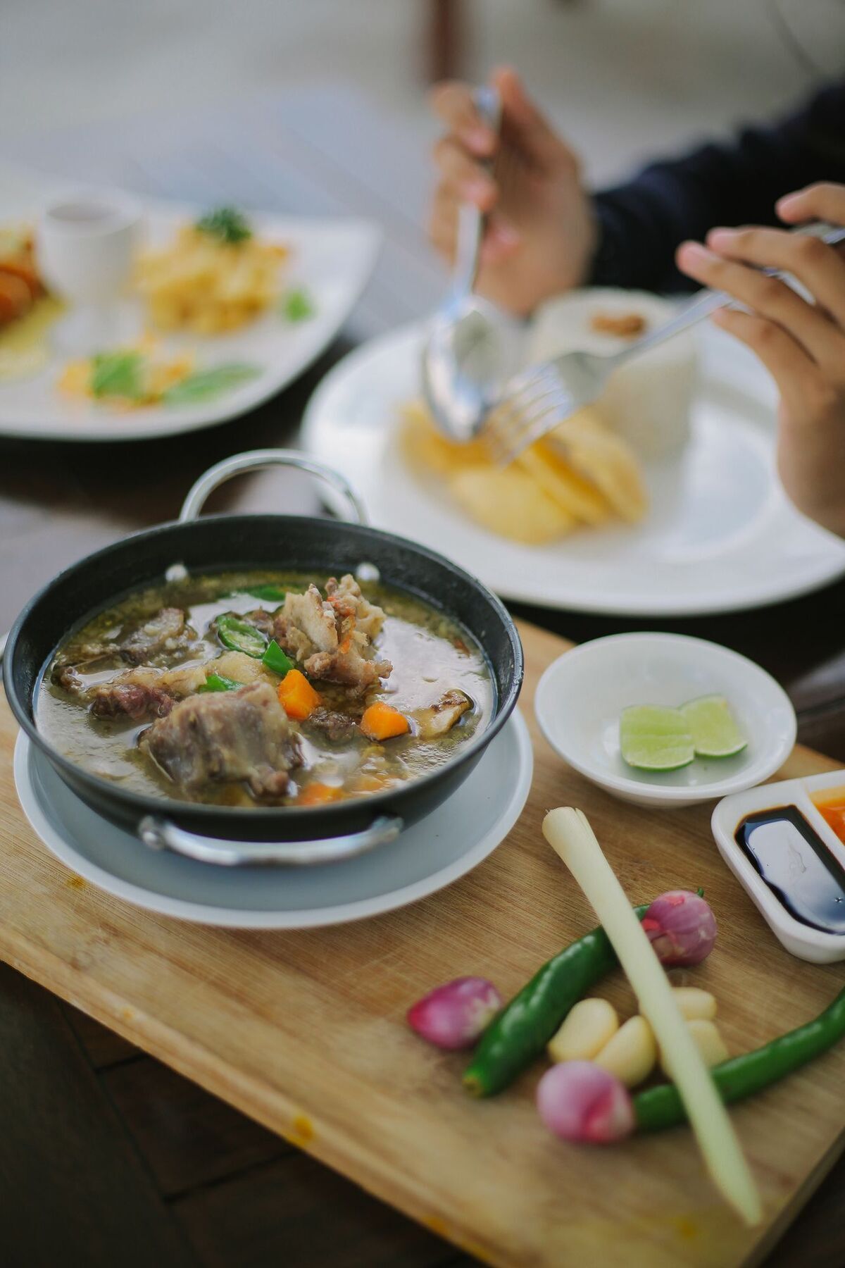 Front One Hotel Pamekasan Madura Ngoại thất bức ảnh